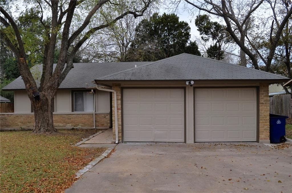 7300 Shadywood Dr