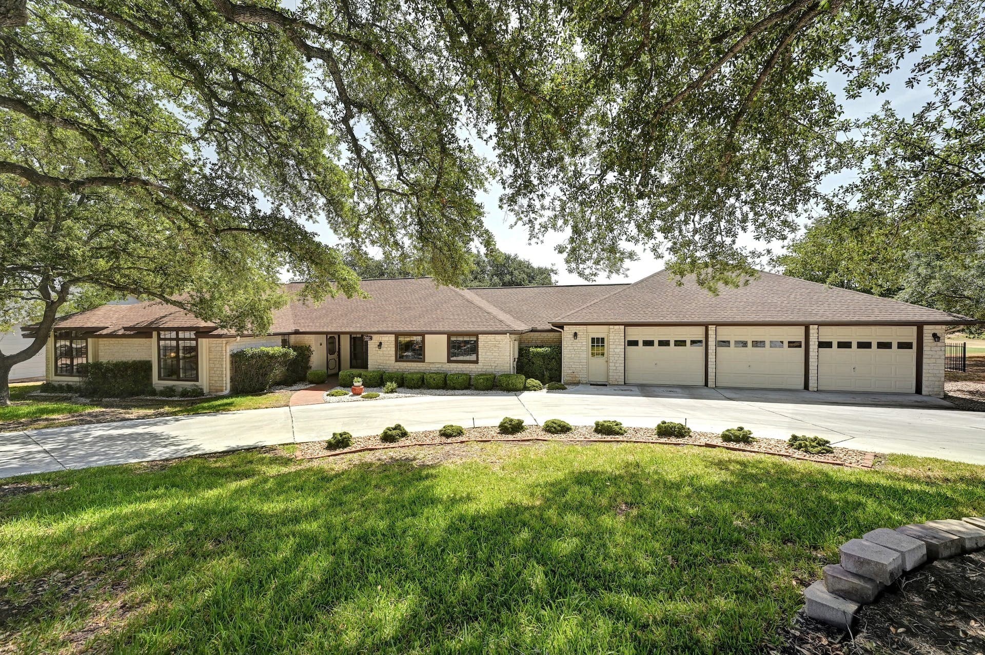 21435 Lakefront Dr