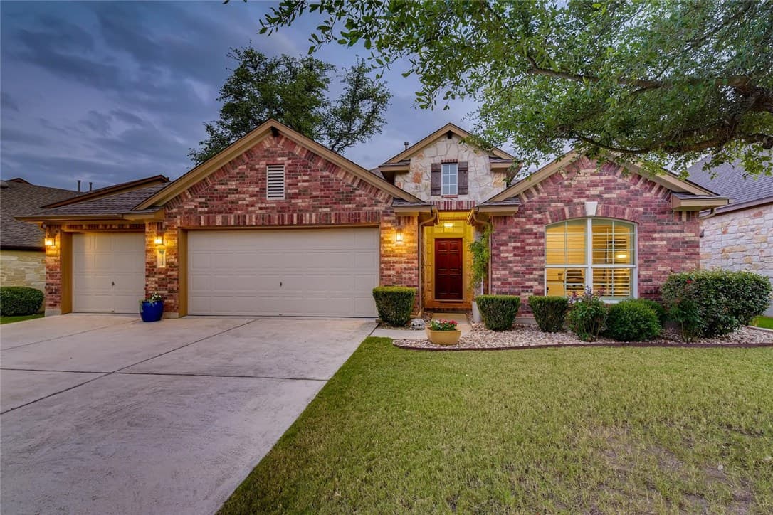 6521 Estana Ln