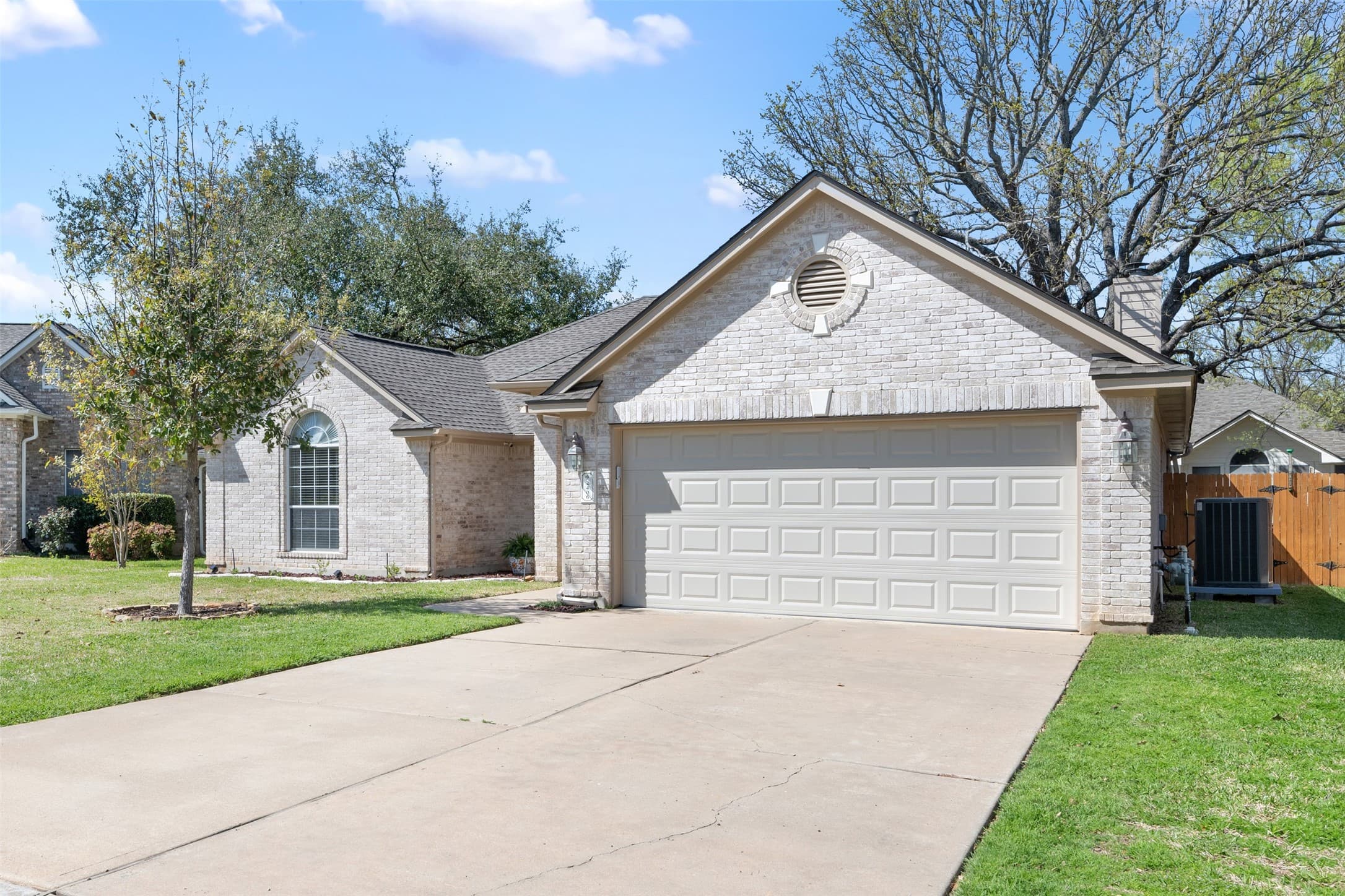 2406 Hunters Creek Cv