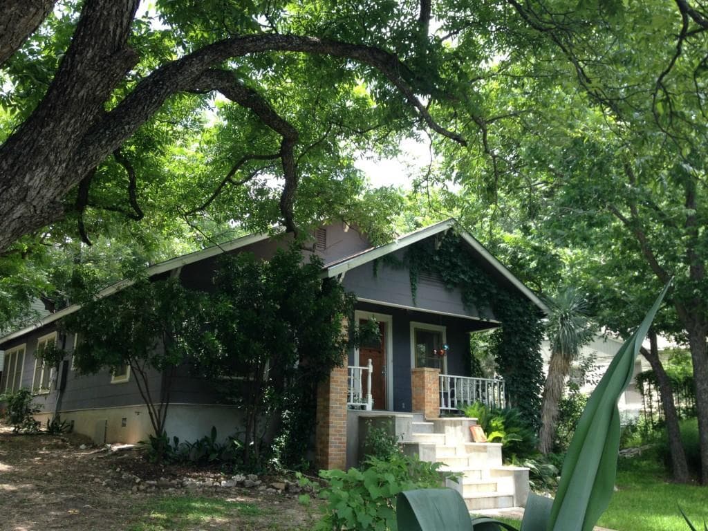 2020 Kenwood Ave