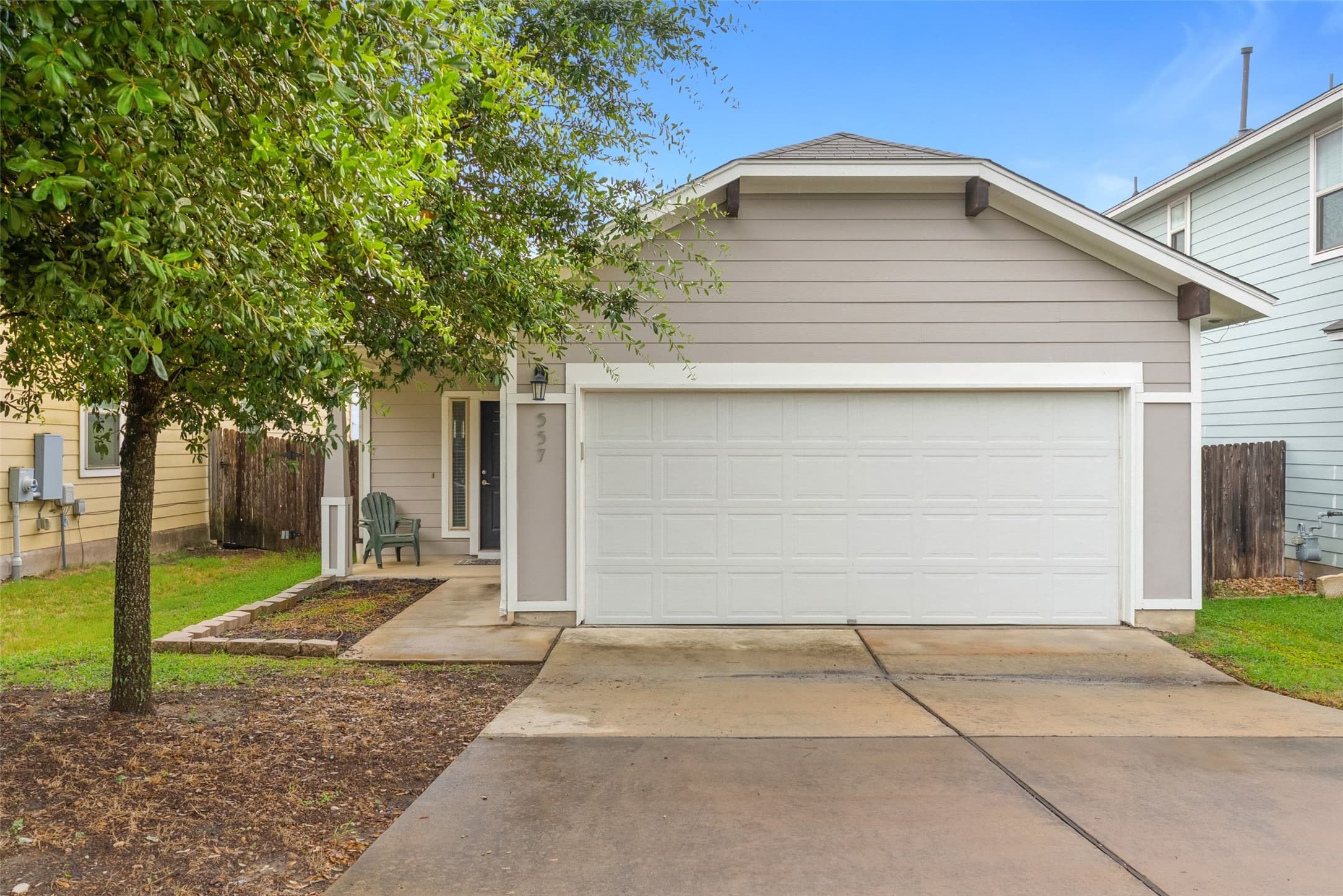 557 Twisted Oaks Ln