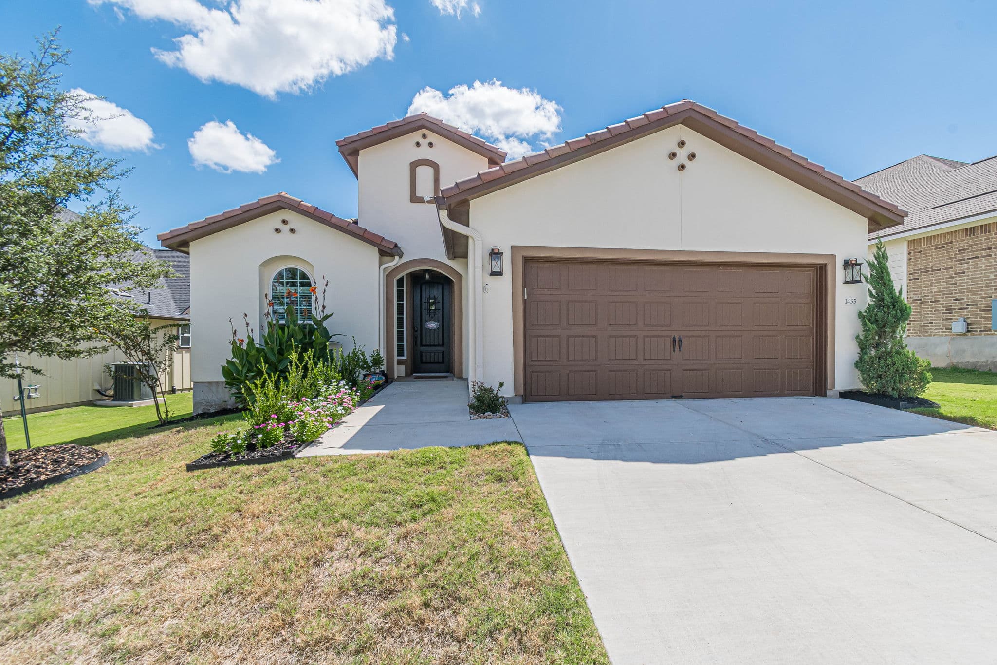 1435 Dancing Oak Ln
