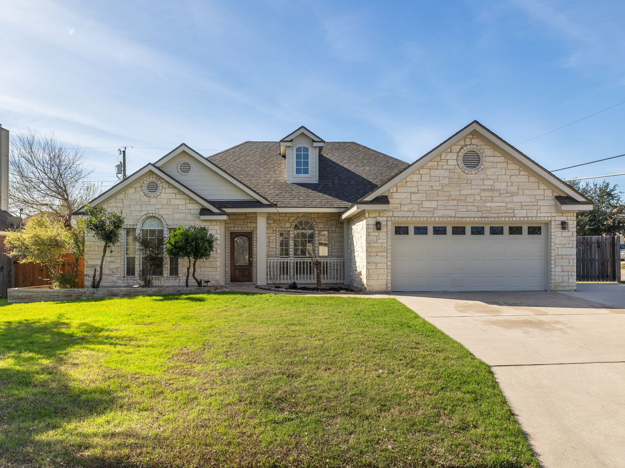 2209 Lark Ln