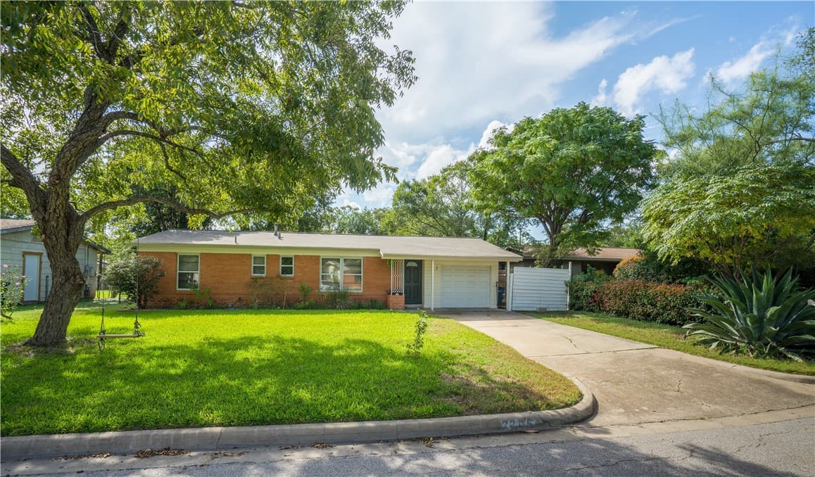 2205 Towbridge Cir