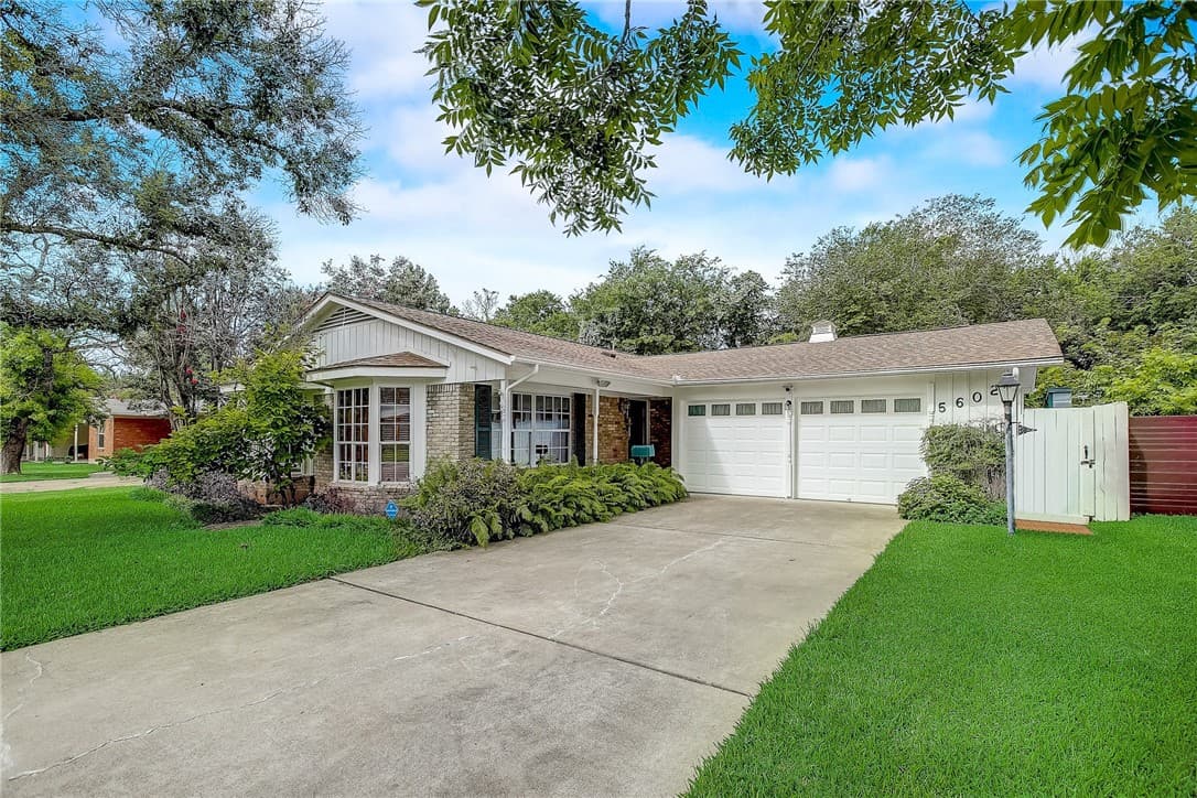 5602 Delwood Dr