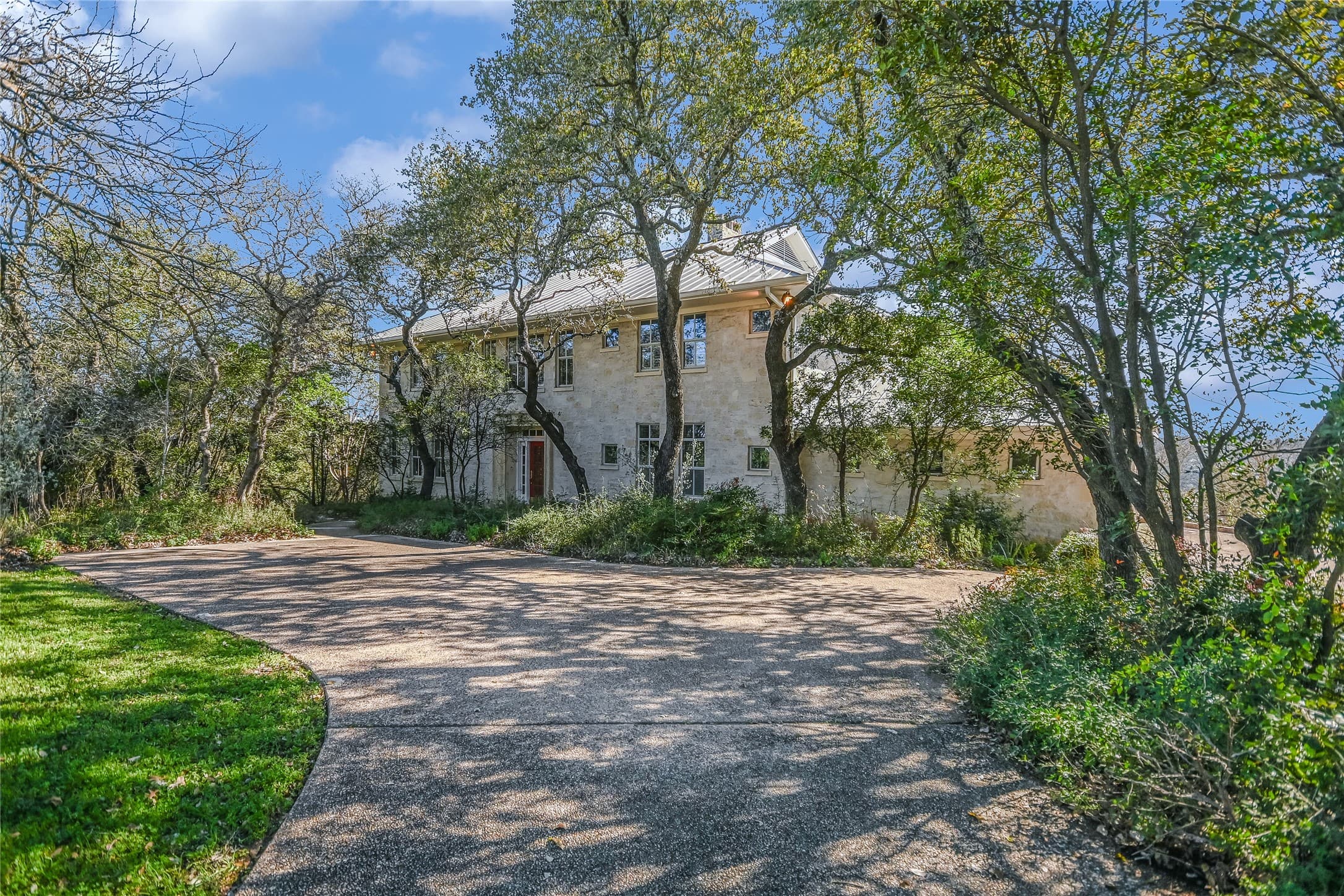1 Hedge Ln