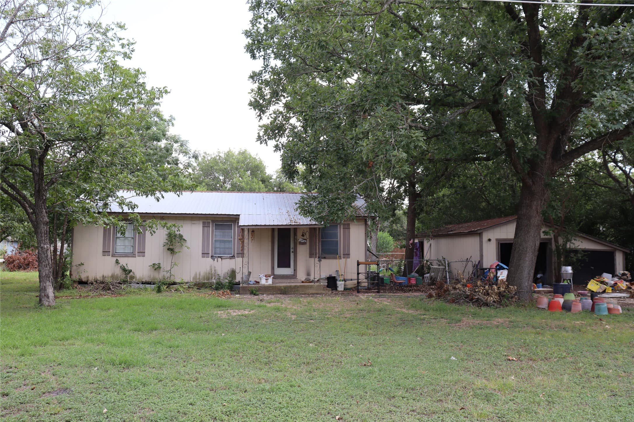 706 W Live Oak St