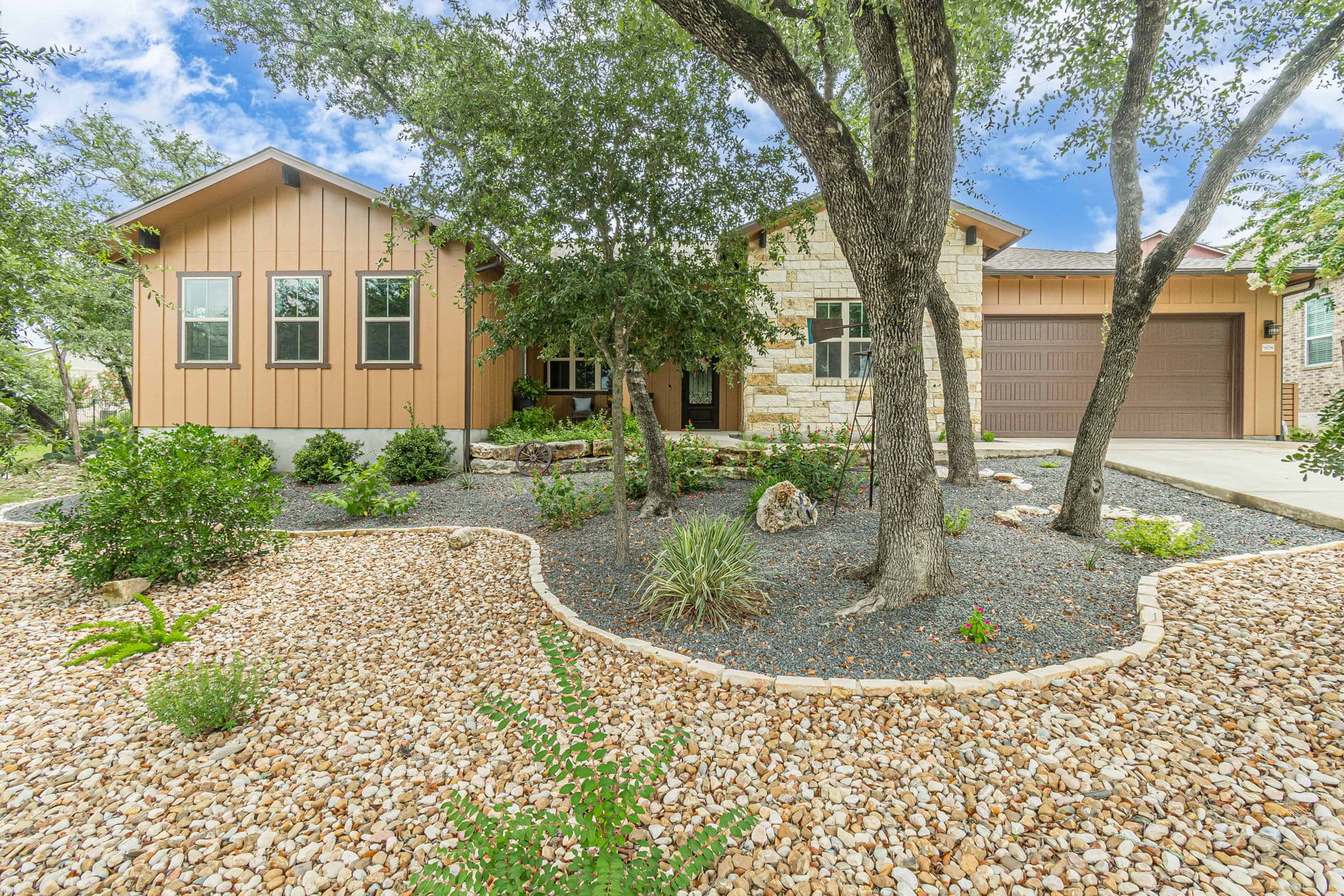 908 Dancing Oak Ln