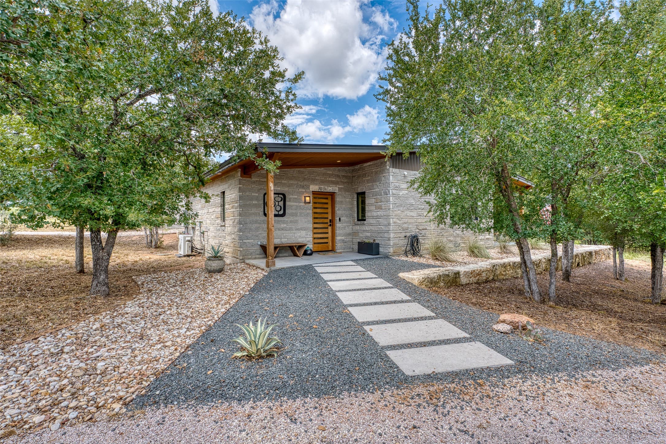 1039 Link Dr