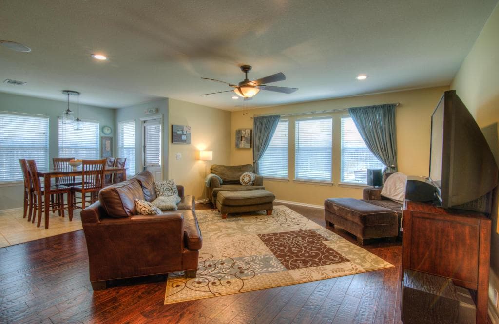 728 Kingfisher Ln