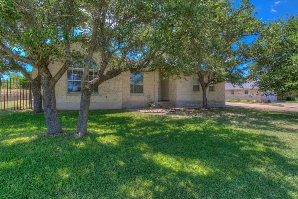 515 Meadow Oaks Dr