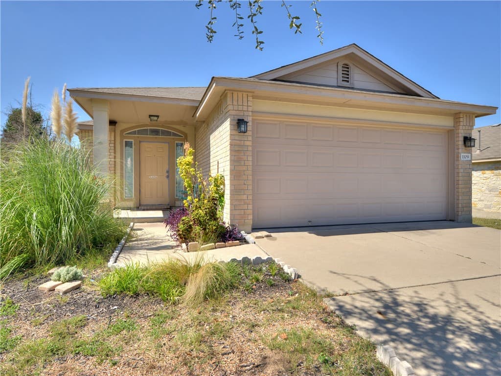 1109 Clayton Dr