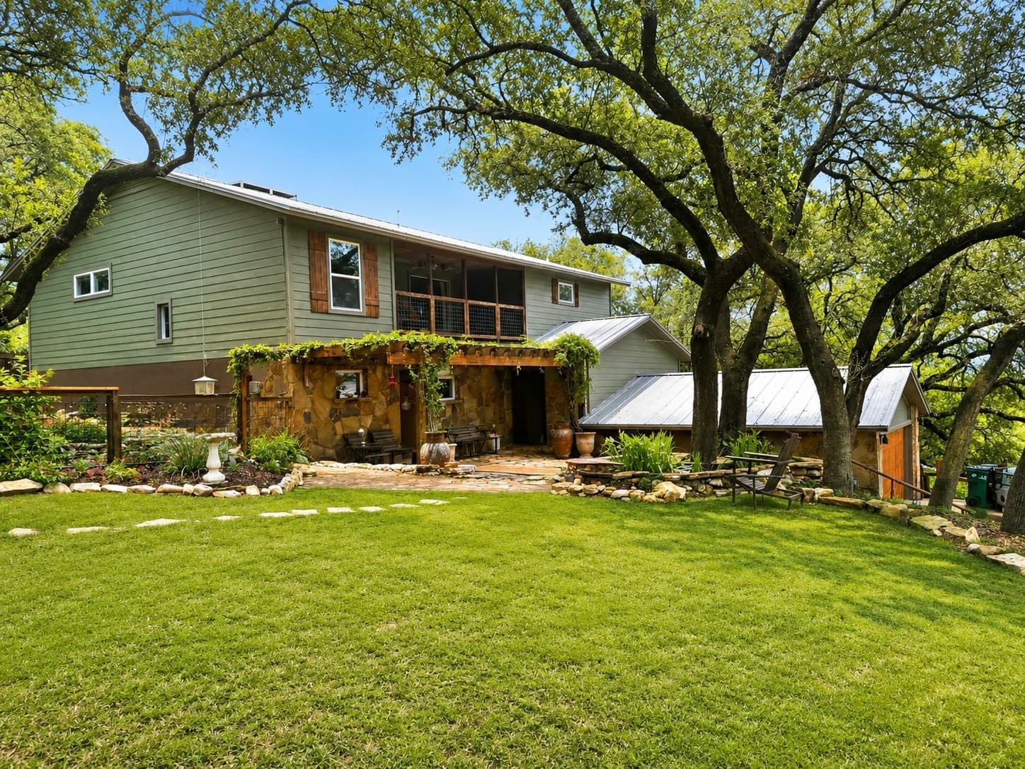 2905 Newton Dr