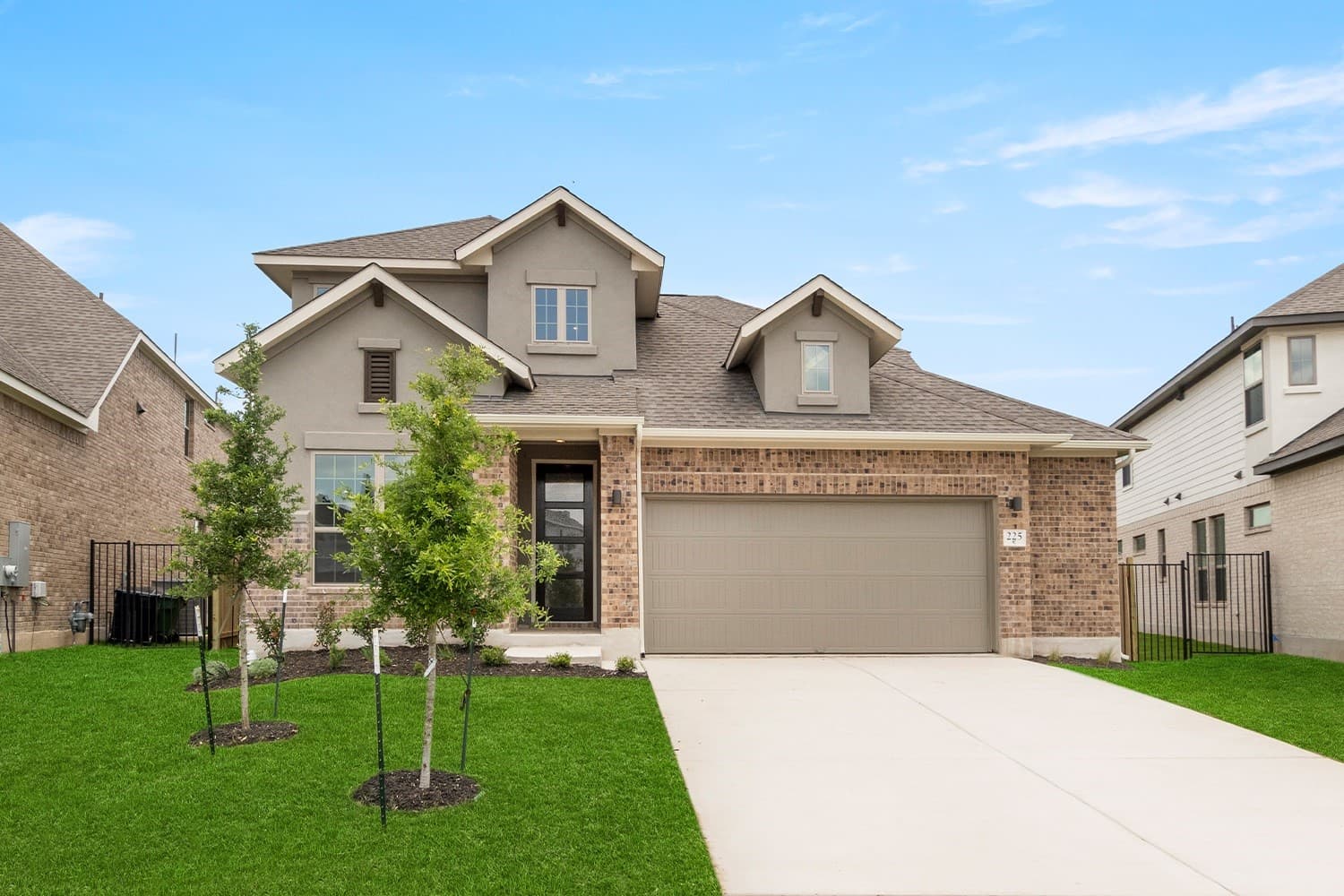 225 Alicante Ln
