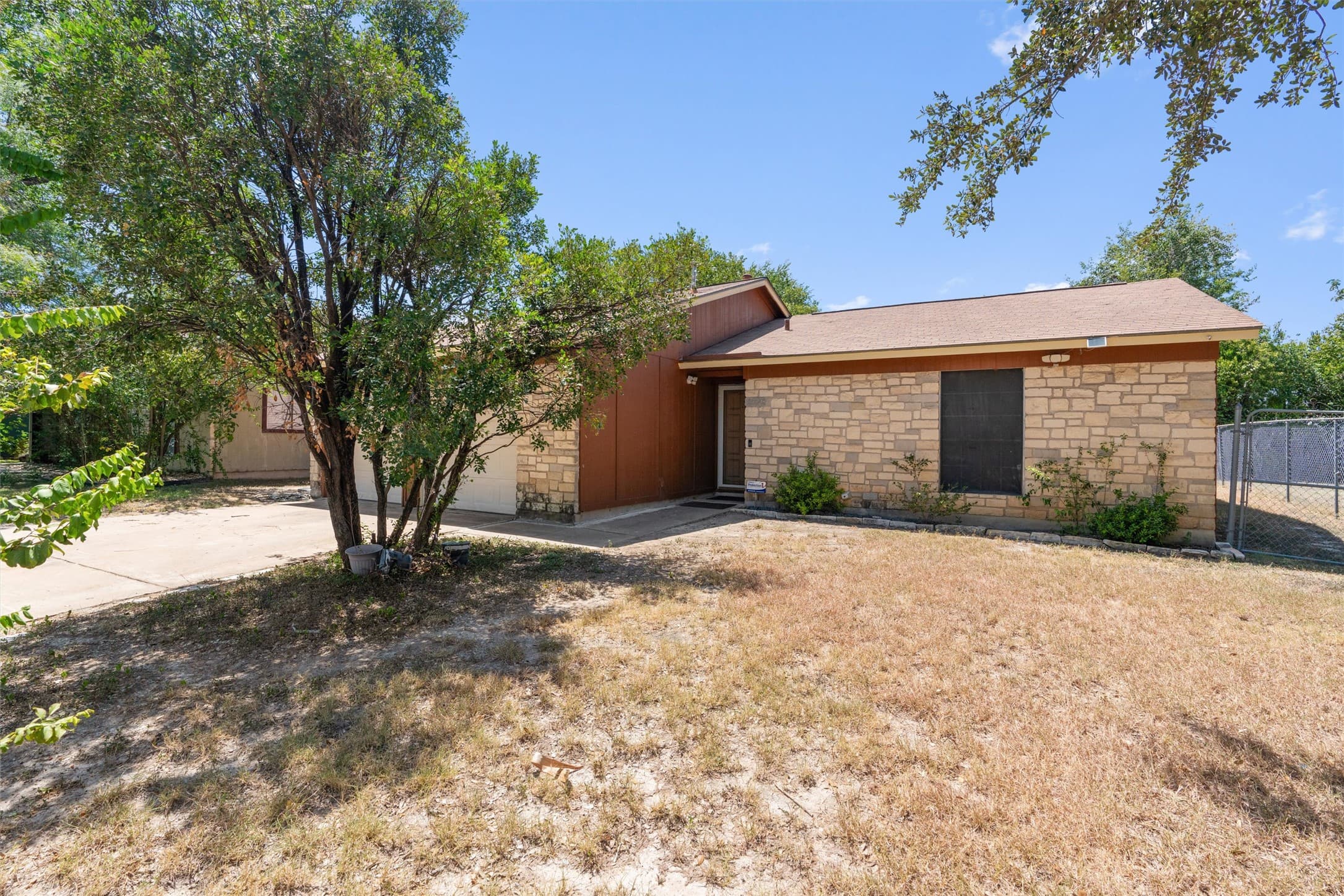 5408 King Henry Dr