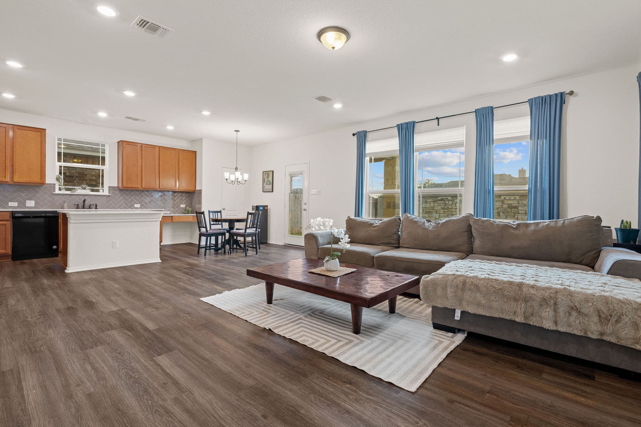 Main property image