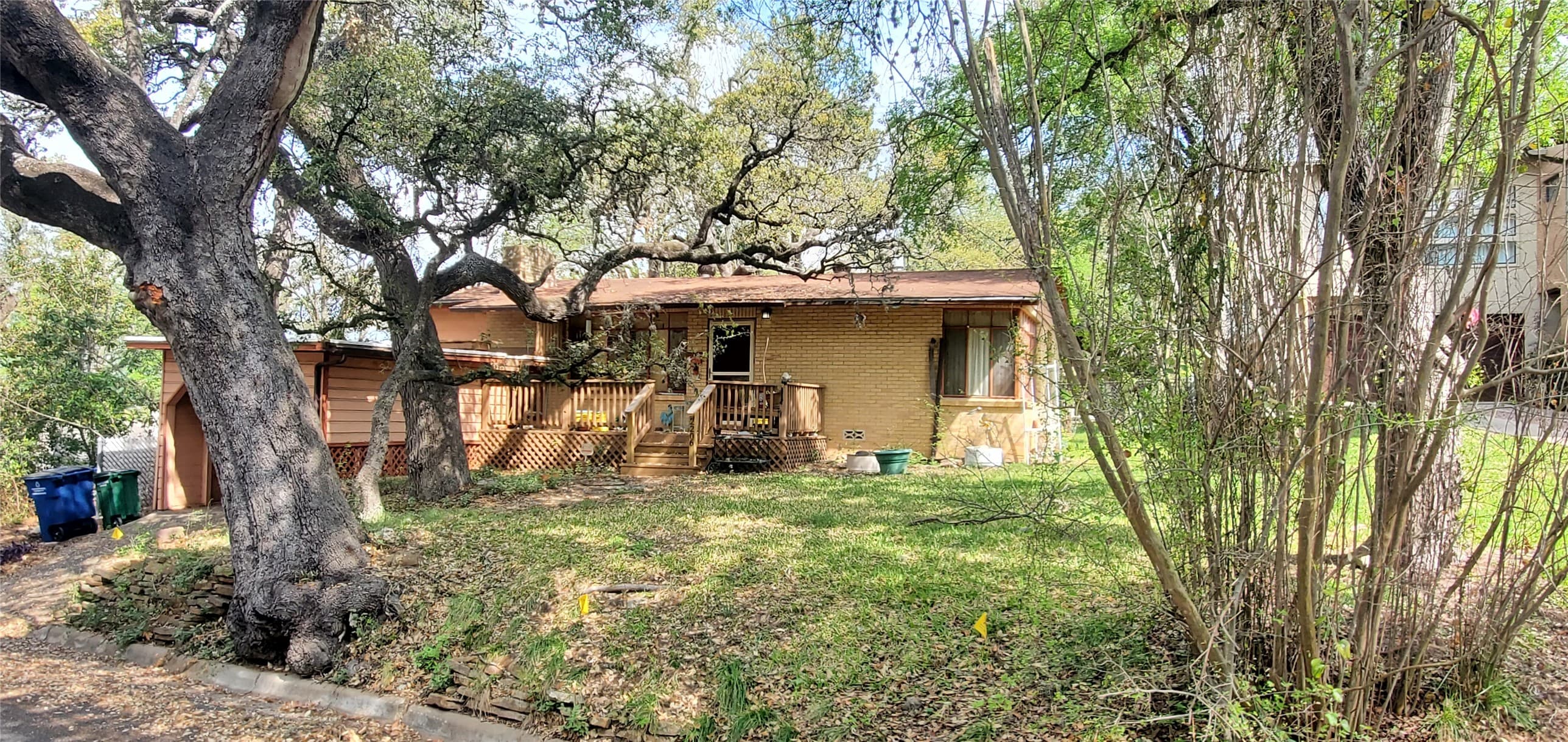 2206 La Casa Dr
