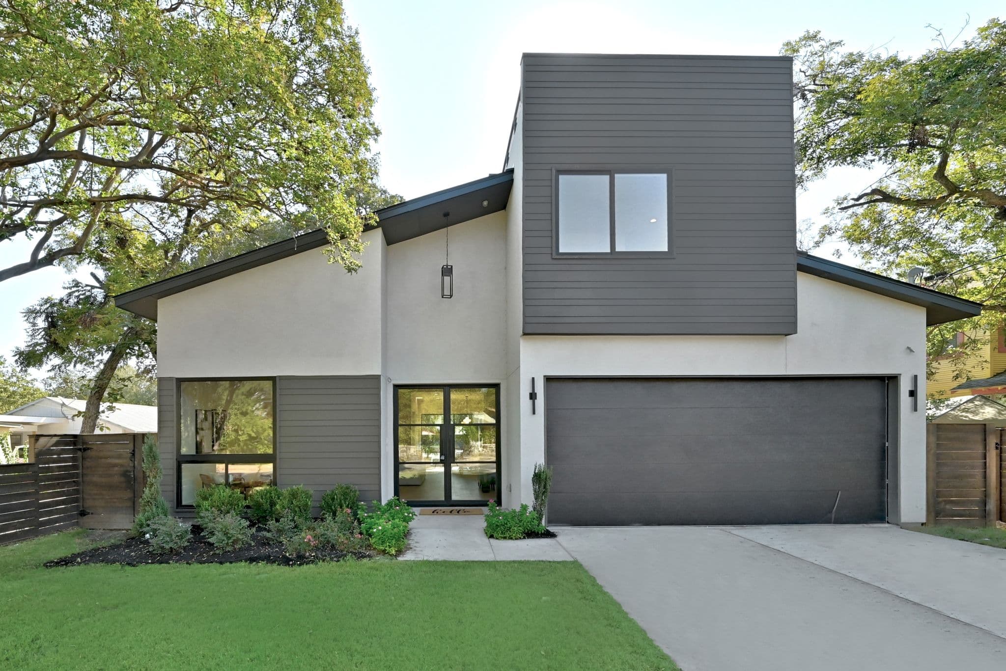 711 Kinney Ave