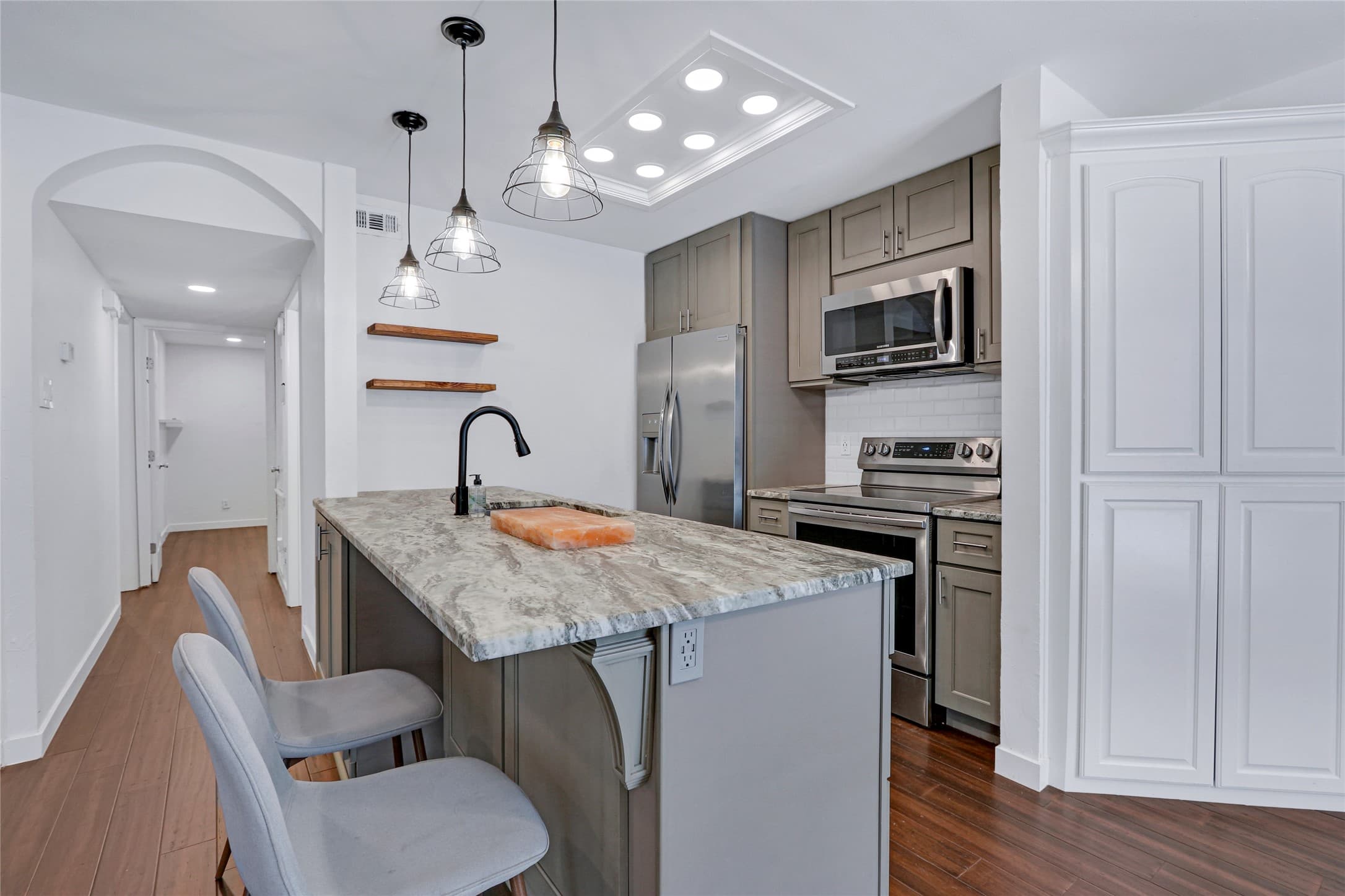 2401 Leon St Apt 102