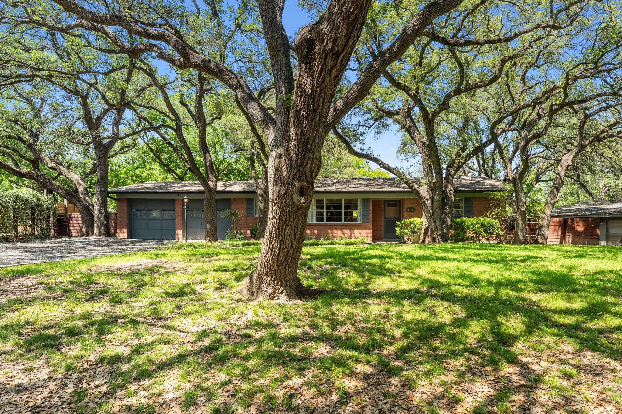 1110 Hollybluff St
