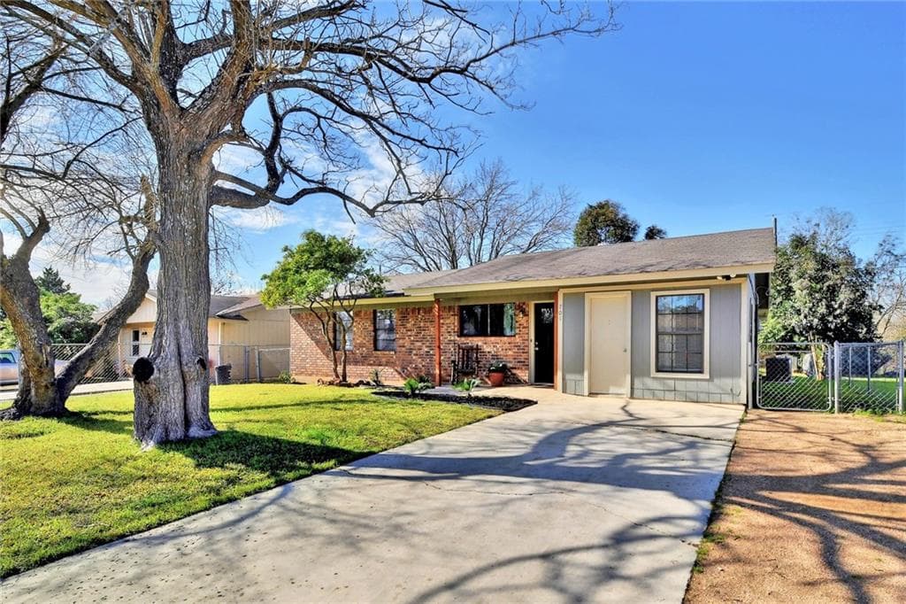 701 Mockingbird Ln