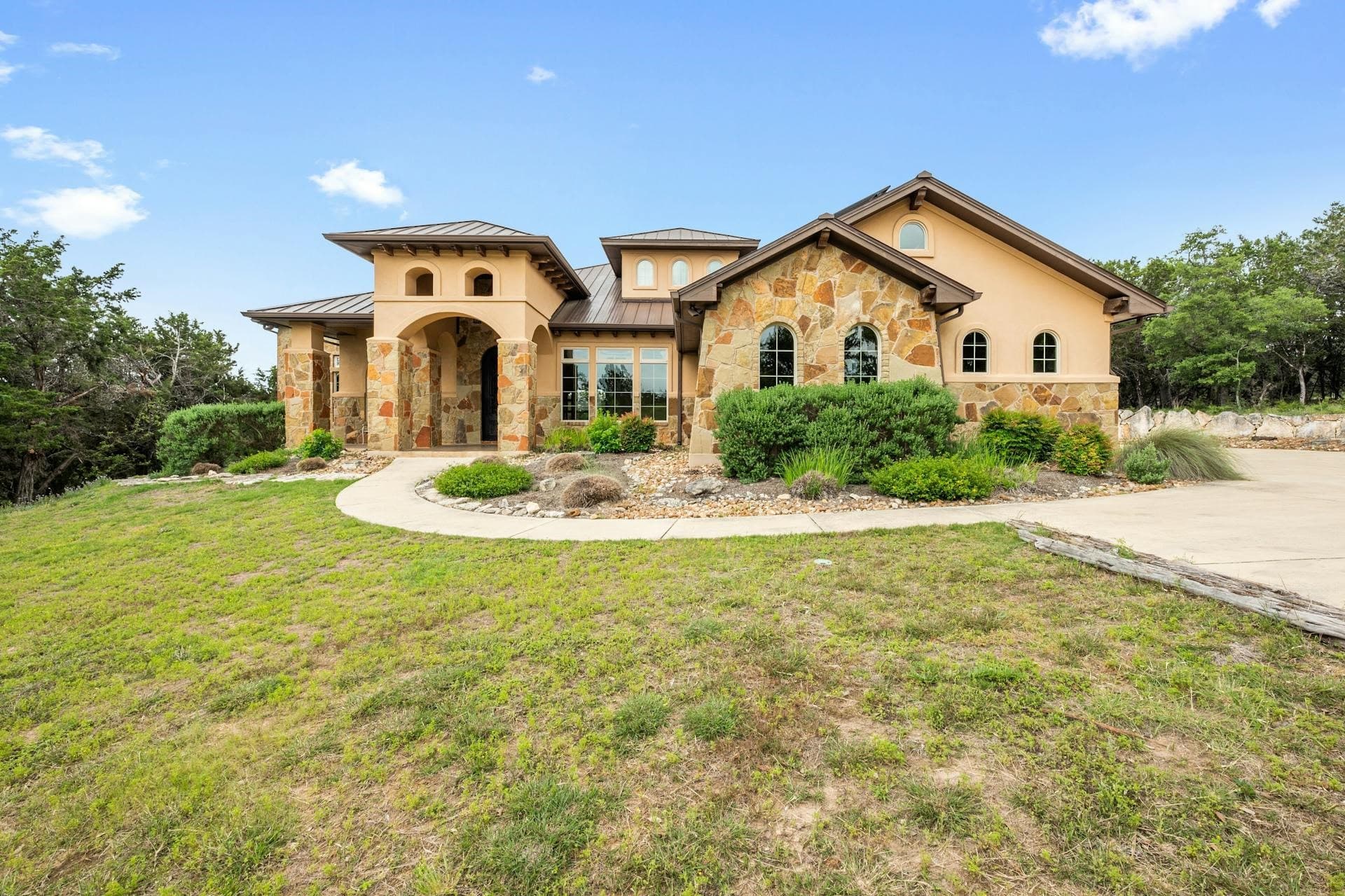 258 Emerald Point Cv