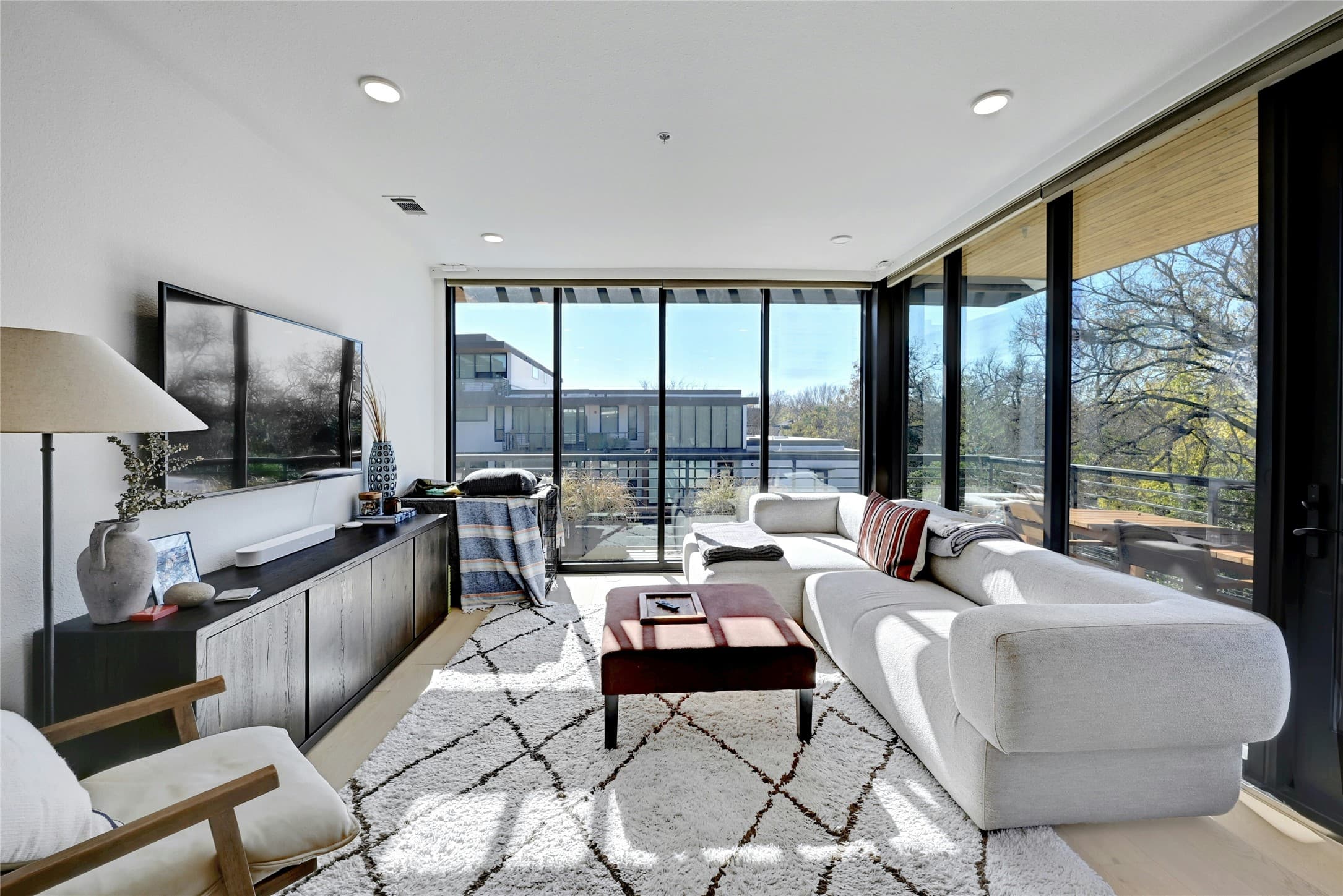 1600 S 1st St Apt 301