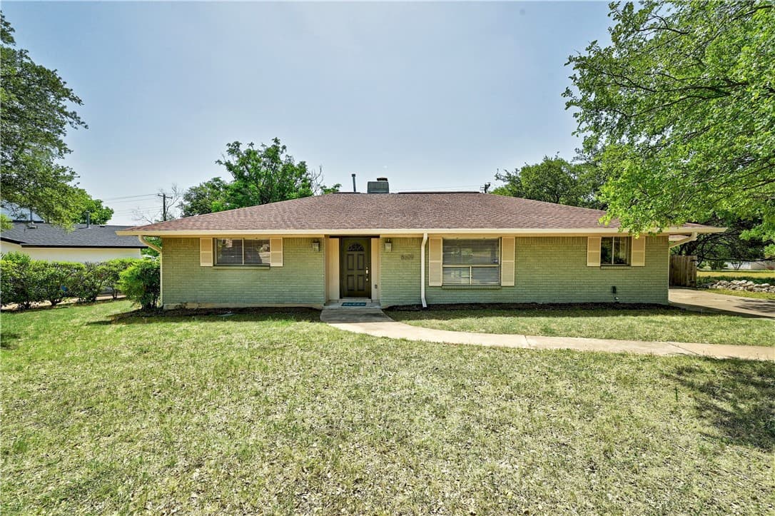 8609 Camelia Ln