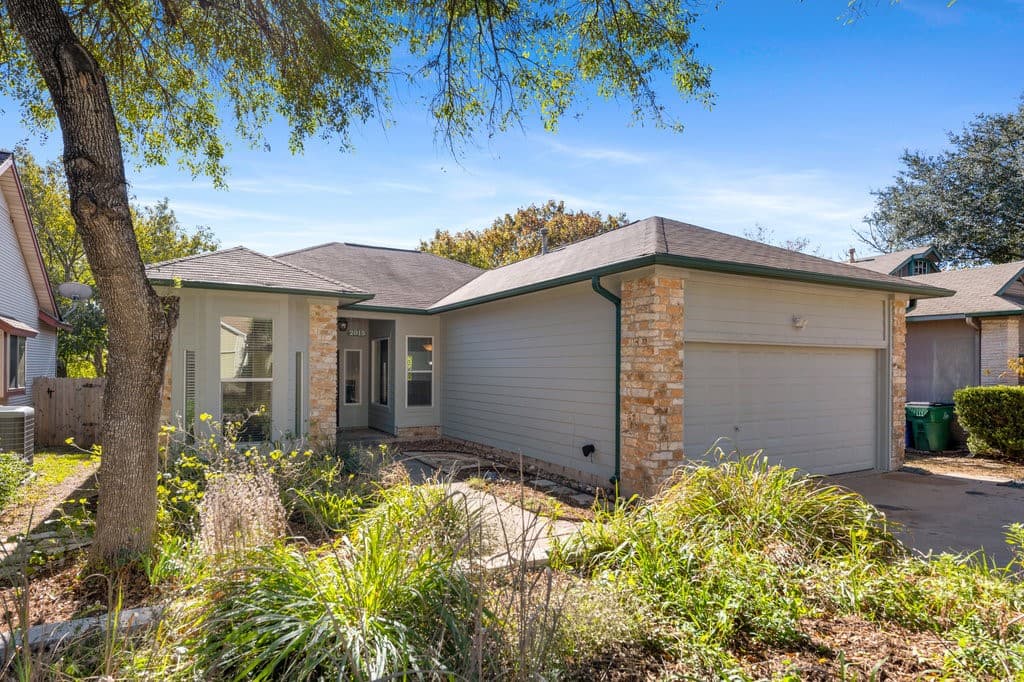 2015 Castle View Dr