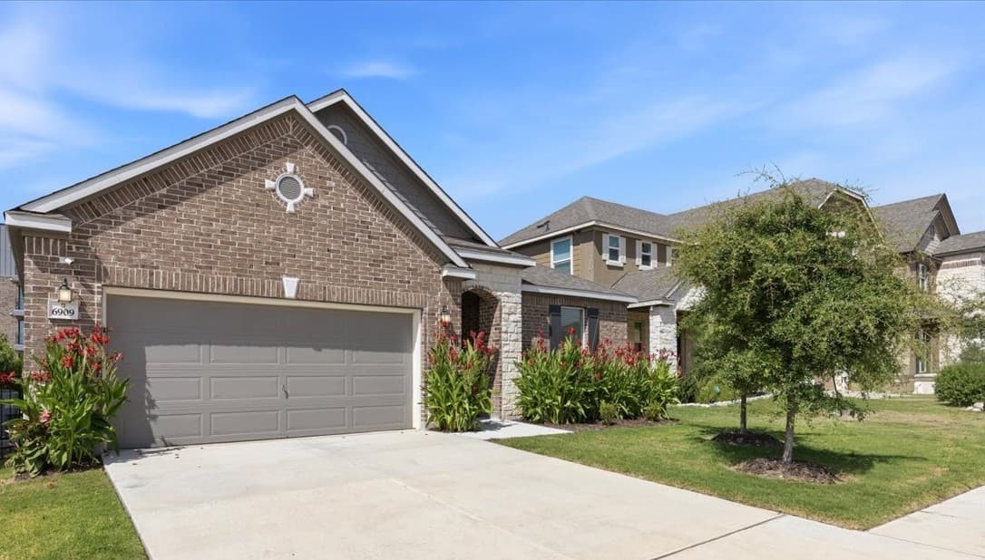 6909 Daniel Ranch Dr