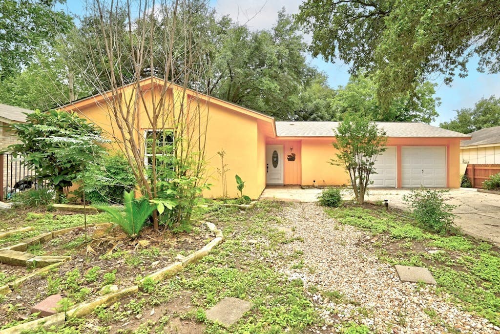 2303 Tamarisk Cir