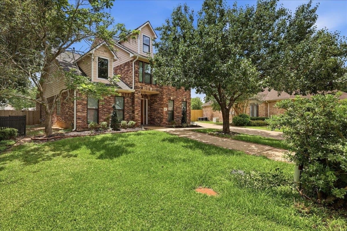6265 Regina Ln