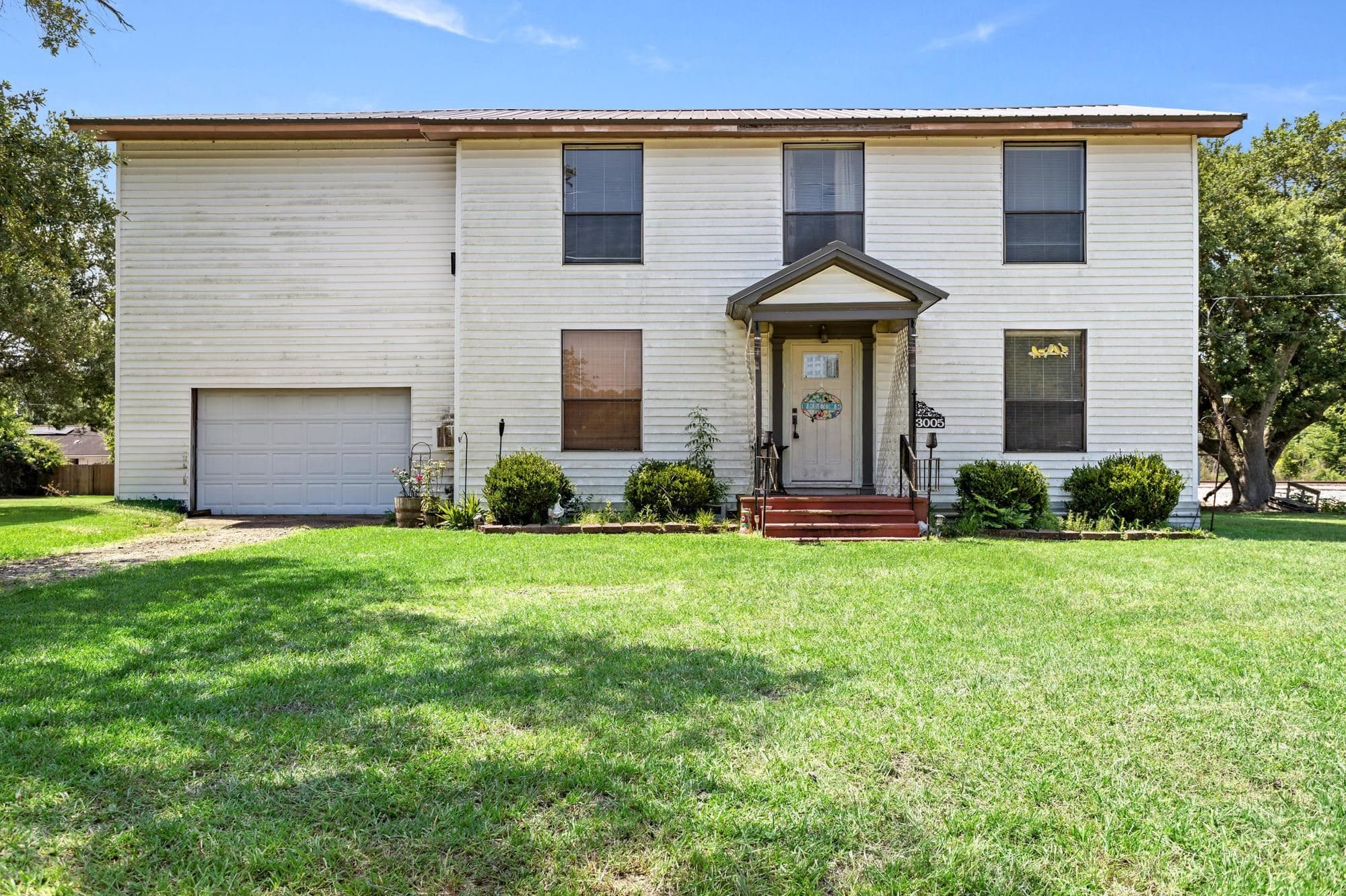 3005 Hogg St