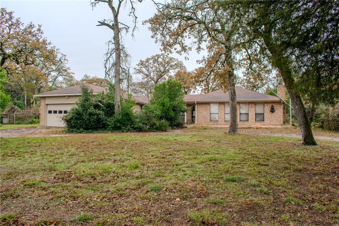 19 Lakefront Dr