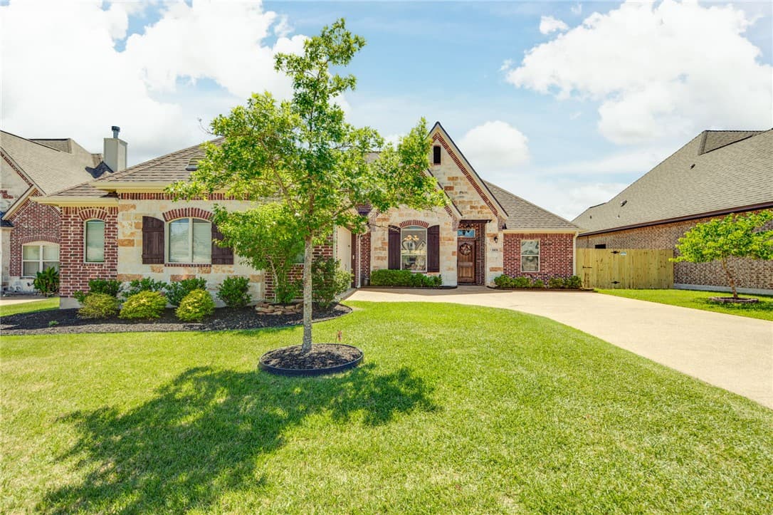 8404 Justin Ave