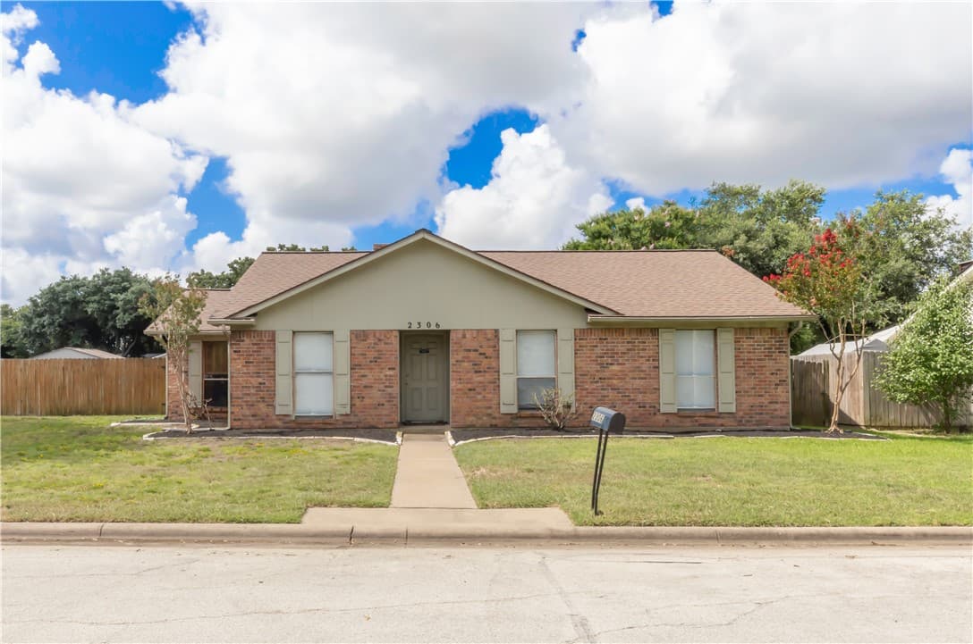 2306 Windsor Dr