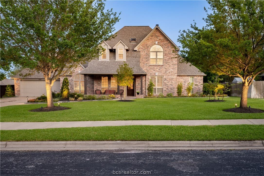 704 Canterbury Dr