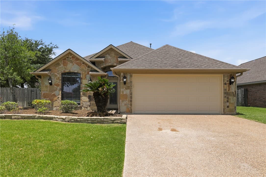 901 Crystal Dove Ave