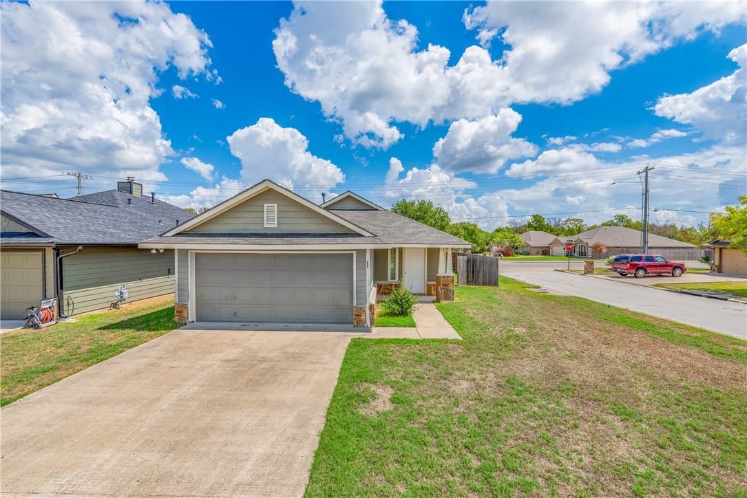 1033 Fallbrook Loop