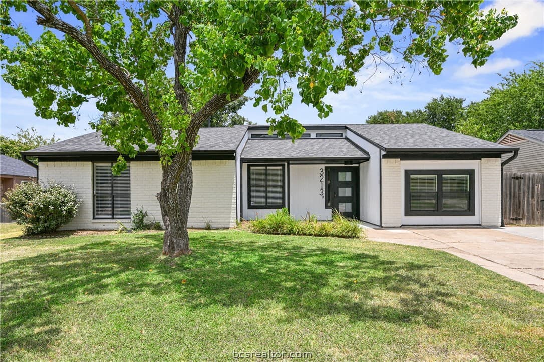 3213 Bahia Dr