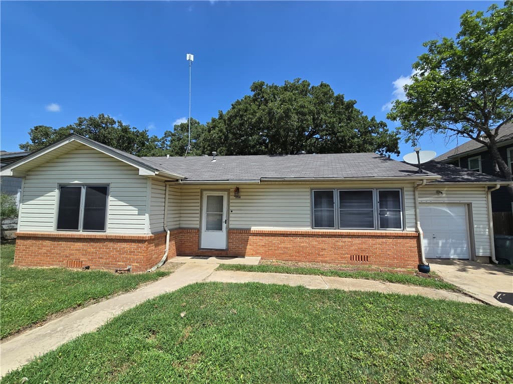208 Tee Dr