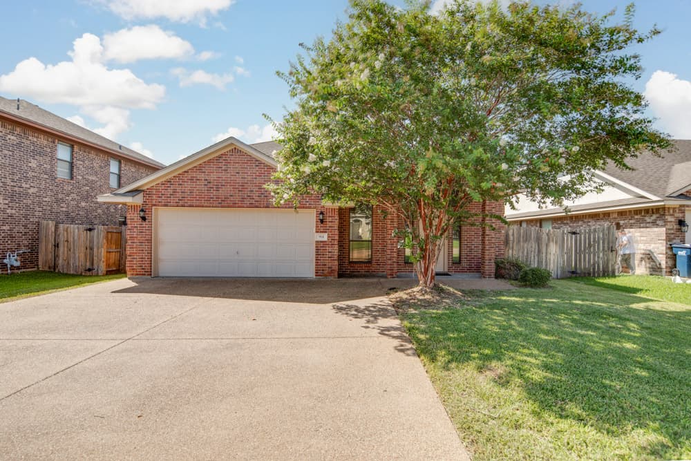 914 Dove Landing Ave