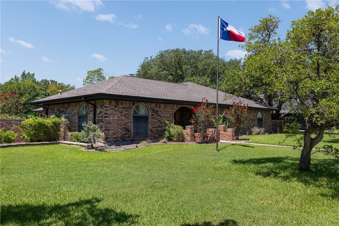 1602 Brook Hollow Dr