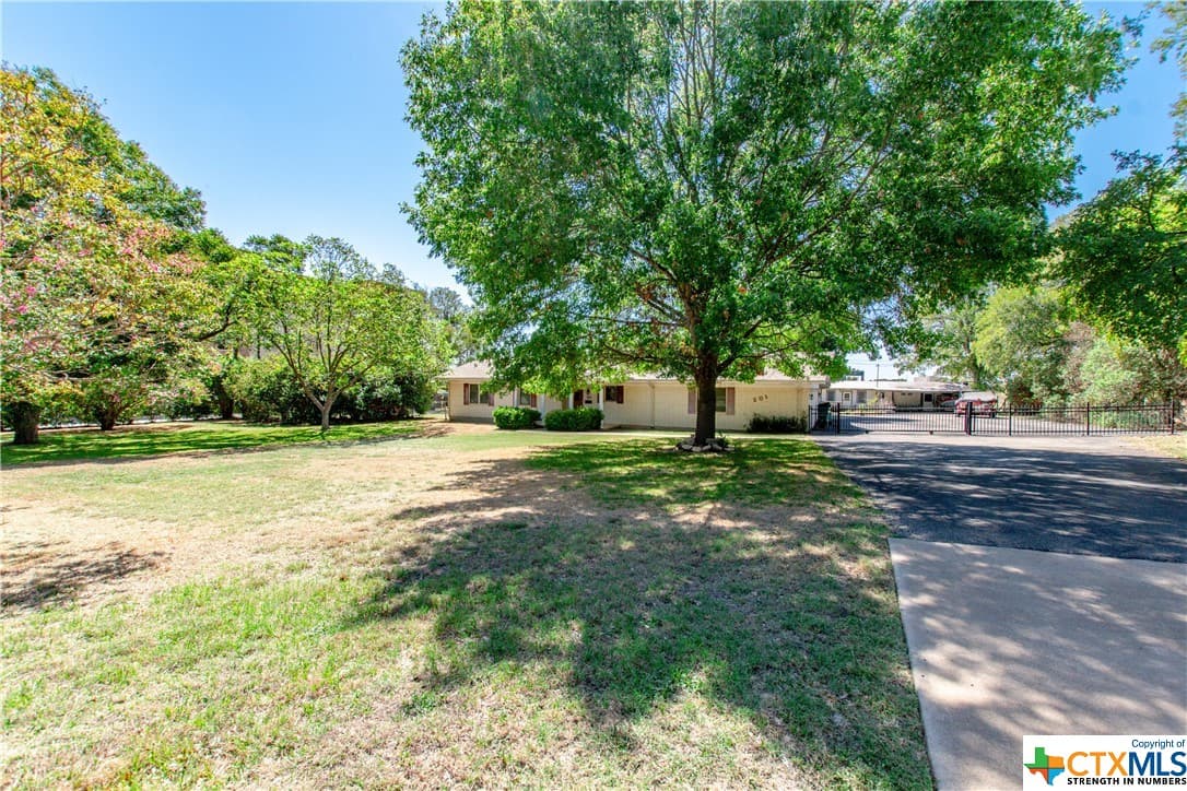 201 Lake Rd