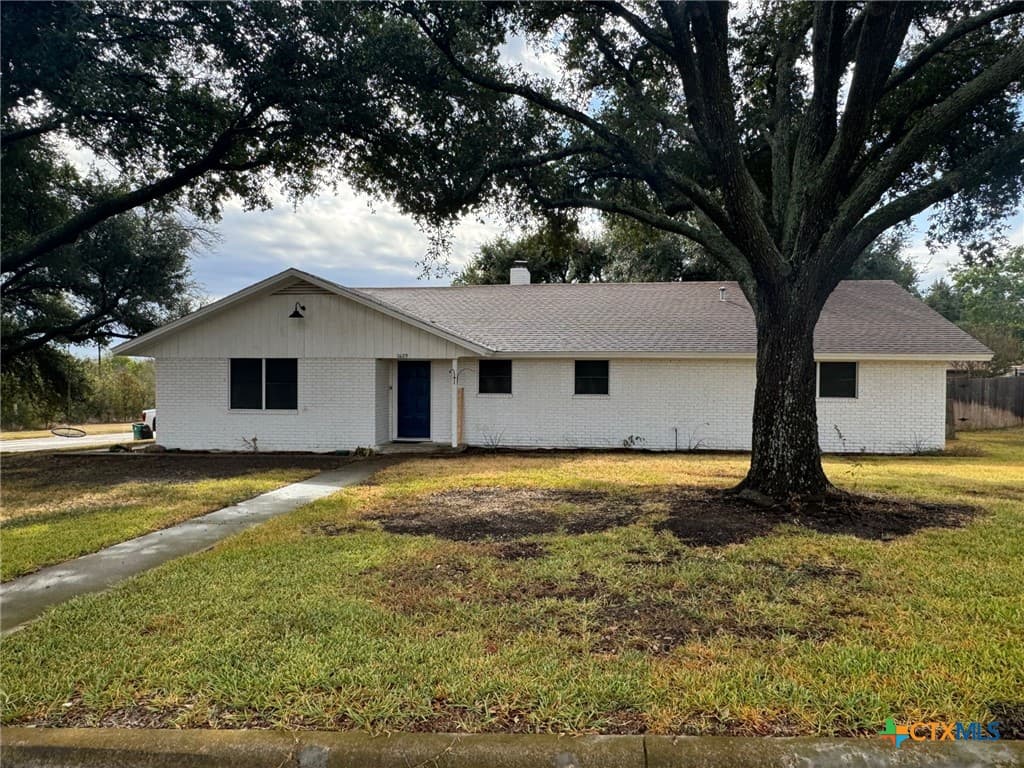 1409 Country Club Dr
