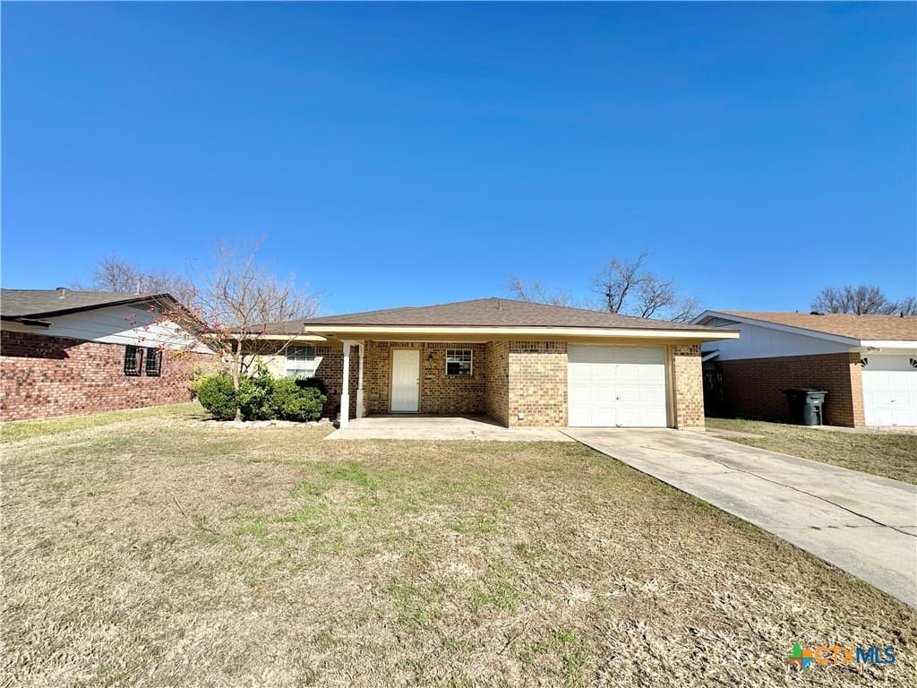 701 Colonial Ln