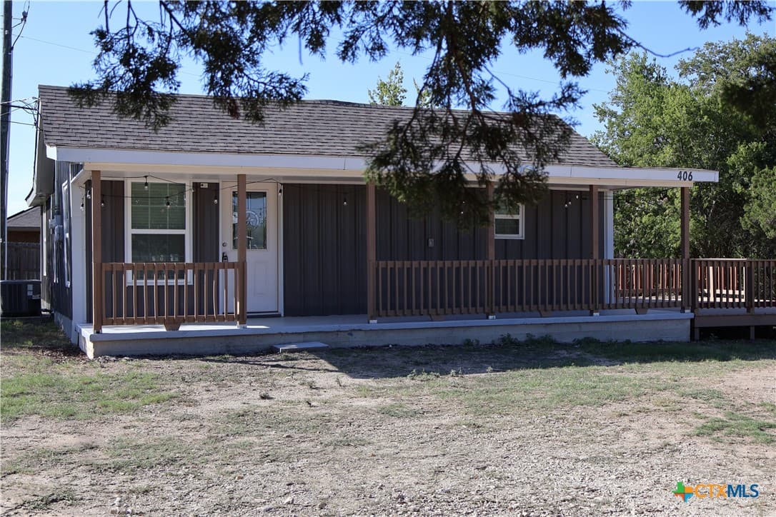 406 E Robin Ln
