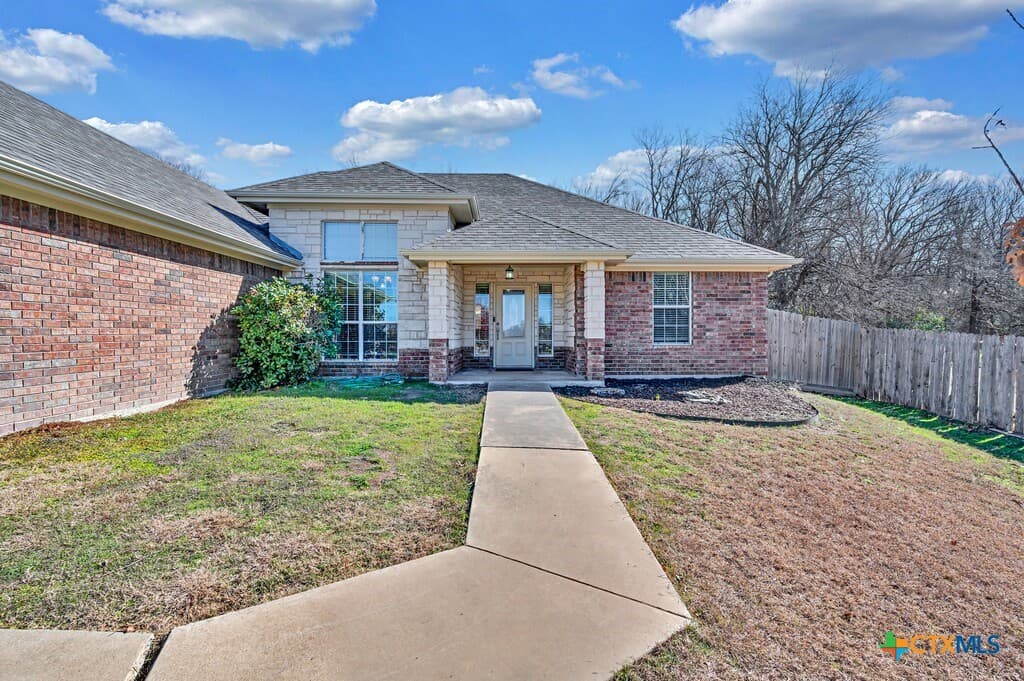 813 Erie Dr