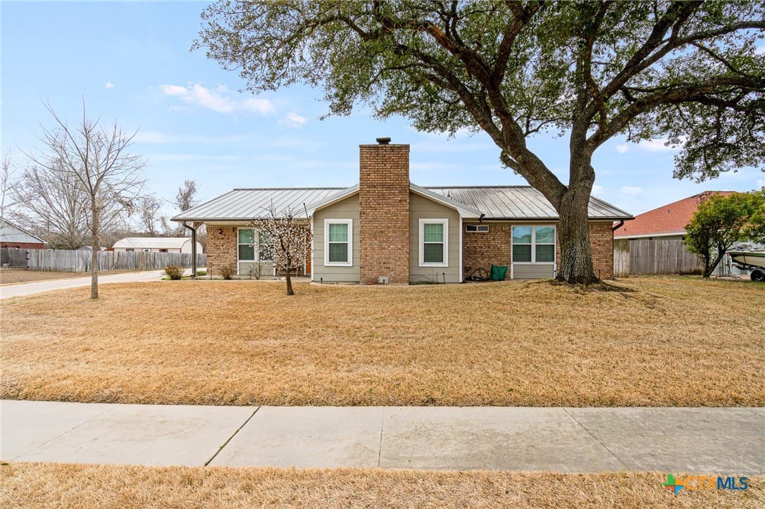 4902 Creekside Dr